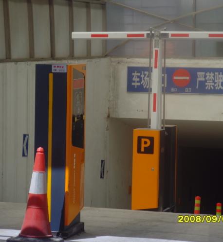 銀川包頭市智能停車場(chǎng)收費(fèi)管理道閘機(jī)系統(tǒng)